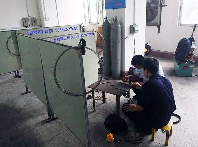 东莞黄江焊工培训，诚材铲车学校提供专业全面的技术培训